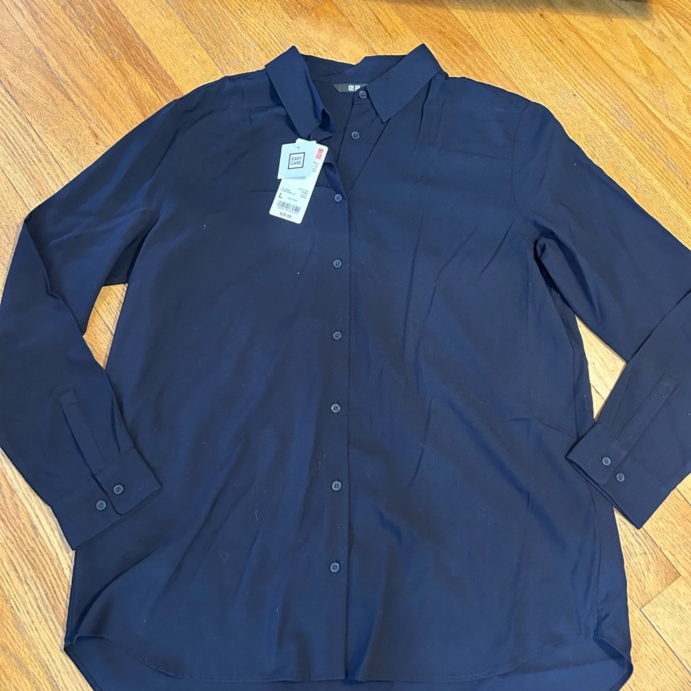 Women’s NWT Uniqlo dark blue shirt!